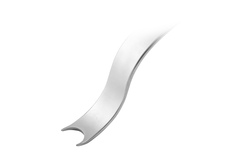 Ретрактор для выведения и удержания опила бедра в ране